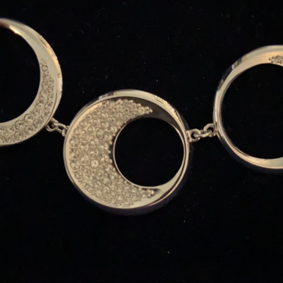 Sliver Swarovski circle necklace - Picture 4 of 4